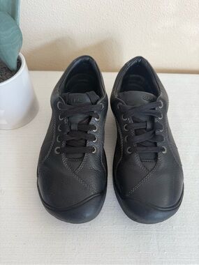 KEEN Womens Black Leather Casual Walking Shoes